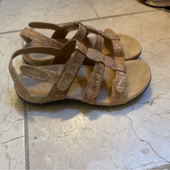 Vionic Sandals - size 7 - Picture 2 of 5